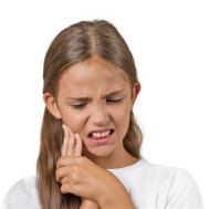 腮帮子疼怎么回事