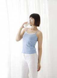 宝宝50多天了 睡偏头了 是往右边偏的 该怎么护理呀急