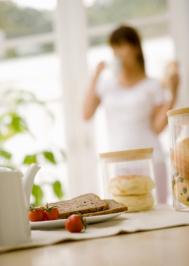 我这干咳有十来天 止咳糖浆也吃了 消炎药