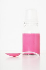 来月经的第一天流鼻血了 然后大姨妈就没了 这是怎么回事？