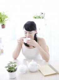 医生你看我皮肤怎么了 是梅毒吗 医生这是什么痘痘 上火还是