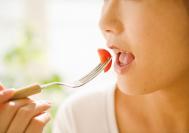 我得了动脉导管未闭 50岁做了封堵手术 现心律60 早上起来双手肿胀 如何医治？