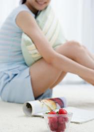 九岁儿童今天放学回来小腿痛走路都伸不直 孩子说没扭伤 这是怎么回事