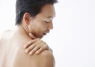 半夜起床的时候头脑眩晕 眼睛发黑正常吗？