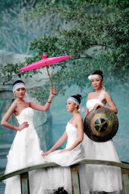 Photoshop把穿红衣的人物相片调成穿婚纱照效果