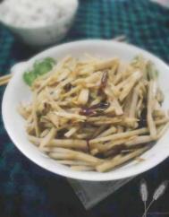 辣条_2017辣条在国外真的火吗_女生吃辣条的