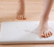matomeno: 创意的吸水脚垫