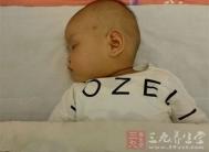 孩子高烧就医前护理误区 包得过严致宝宝惊厥