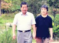 老人应积极健康生活 努力争取长寿