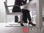 早晚高跟鞋不离脚 让你短命的办公室恶习