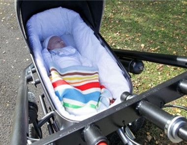 婴儿车使用时应该警惕的误区 婴儿车使用时有哪些误区