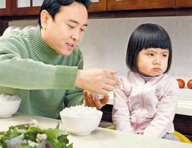 为什么宝宝经常含饭不下咽 宝宝含饭不下咽是怎么回事