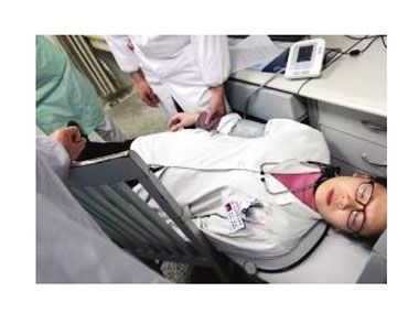 怀孕女医生连续工作16小时晕倒在地 怀孕初期应注意什么