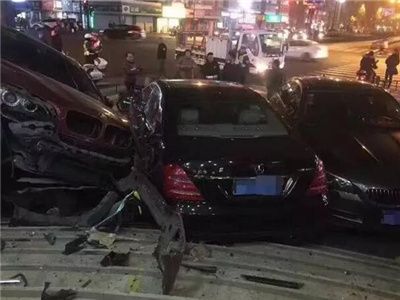 杭州街头5辆豪车连环怼撞 行车安全有哪些