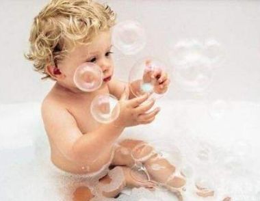 最适合宝宝洗澡的水温是多少度