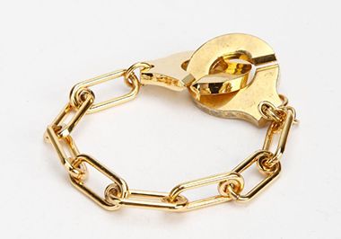 如何预防金色饰品掉色