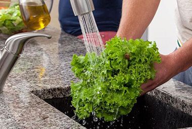 怎样洗菜农药更少 有哪些洗菜的方法