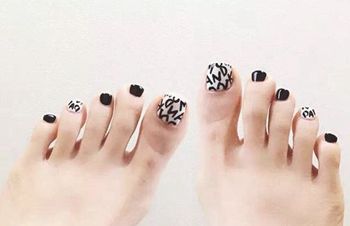 2017流行脚趾甲美甲图片 清凉夏季露出白嫩双足