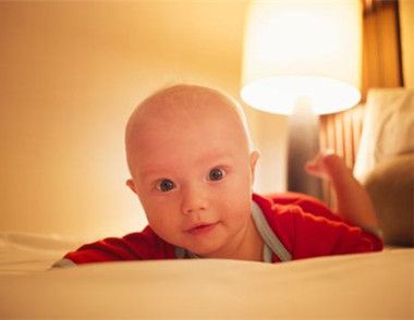 晚上开灯睡觉对宝宝的有什么影响