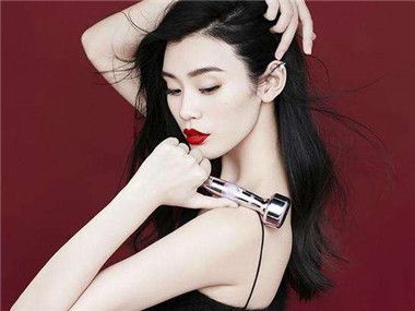 眼影与唇膏怎样搭配才时髦 眼睛与唇膏搭配方法