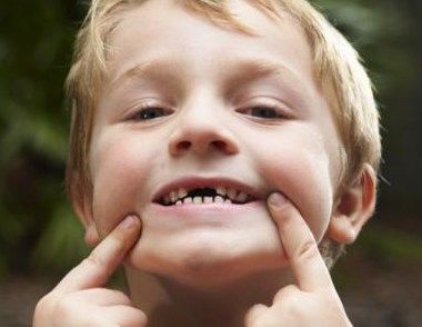 孩子旧的牙齿还没掉又开始长新的牙齿怎么办
