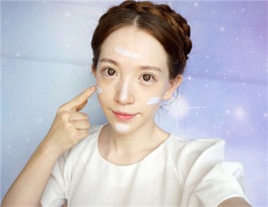 为什么粉底液会搓泥 粉底为什么会浮在脸上