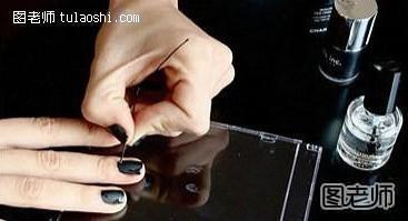 黑色磨砂美甲教程图解