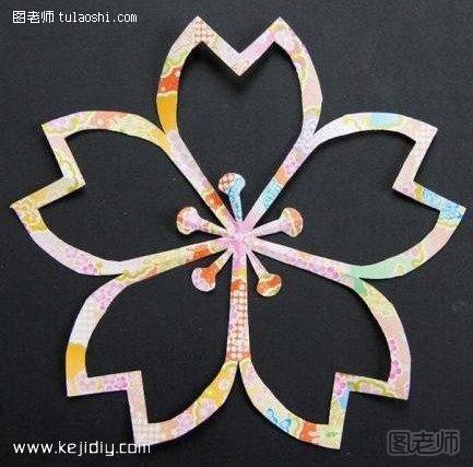 剪纸窗花教程：漂亮樱花剪纸制作- www.kejidiy.com