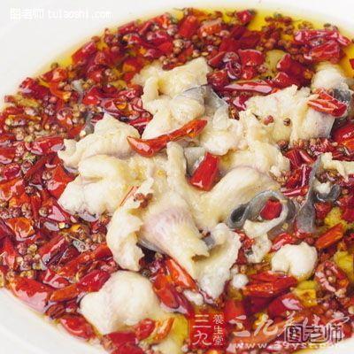 中医认为油腻食物大多粘腻，并且还有助湿生痰和滞气的特点