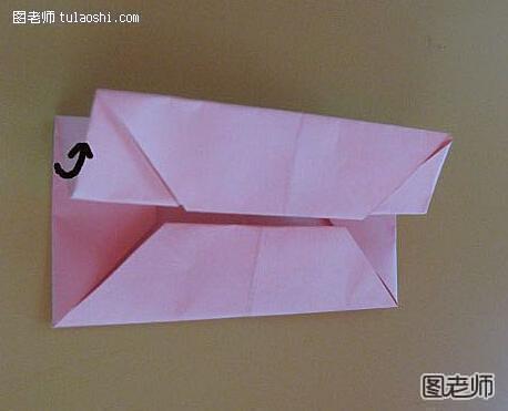 【图】乌篷船折纸图解_图解大全 然后用同样的方法把另外两个角也对折,和两对边都对折然后打开,这样就得到了一张有4条穿过中心点折线的正方形折痕。揭下来把4个角都向中心点折就可以得到下图的效果