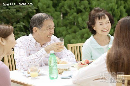 老人食欲不振怎么办