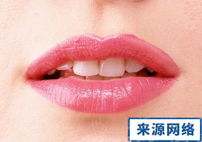 嘴唇干燥怎么润唇造成嘴唇干燥起皮的两个原因