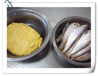 【图】怎样做煎马口鱼贴饼子|煎马口鱼贴饼子