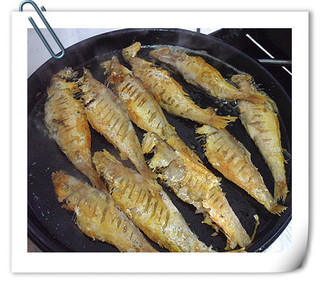 【图】怎样做煎马口鱼贴饼子|煎马口鱼贴饼子