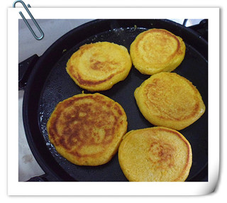 【图】怎样做煎马口鱼贴饼子|煎马口鱼贴饼子