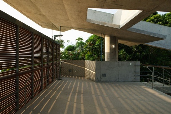 “漂浮”在树梢的住家(SPBR Arquitetos)