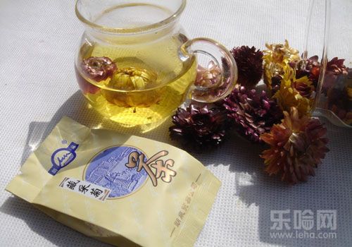 夏天女人喝七彩菊茶