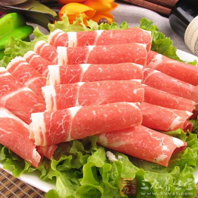 忌吃未经煮熟的鱼、肉、蛋等食物