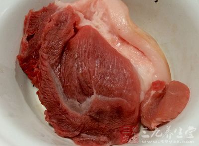 3分肥7分瘦猪肉180克，香甜玉米粒 30克