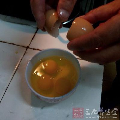 鸡蛋含有丰富的营养，一直是月子里最佳补益品之一