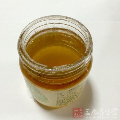 蜂蜜中的果糖，葡萄糖可以很快被吸收利用