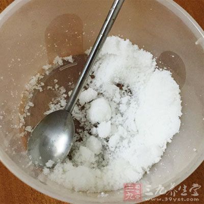 滤汁入大碗，加入白糖调味即成