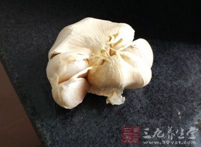 平时少吃大蒜这类具有降压效应的食品