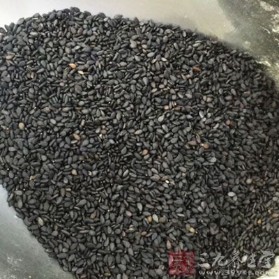 材料：淮山100g，熟芝麻30g