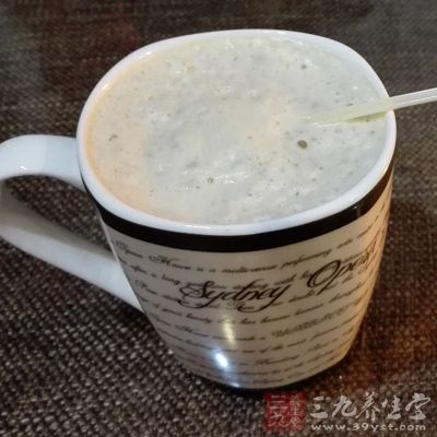 适量多吃蔬菜、瓜果和牛奶，少吃薯条和可乐