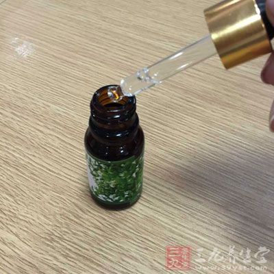 熏衣草1滴，薄荷1滴 加入5ML基础油中