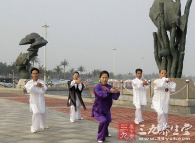 学习太极剑要注重身法