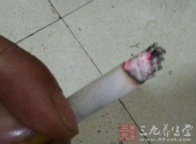 吸烟除了导致癌症和口臭，还会破坏胶原蛋白和弹性蛋白的减少