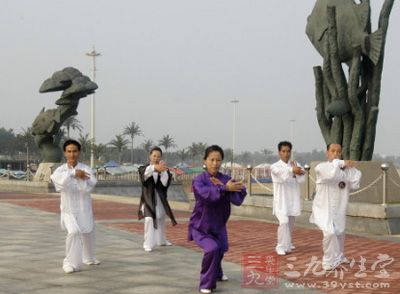 太极拳的练气方法与以上所说的练法并不相同