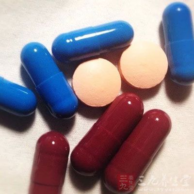 服用维生素类药物：B族维生素